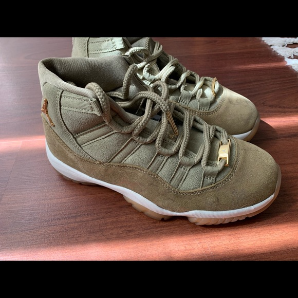 Woman’s Air Jordan 11 Neutral Olive Shoes - Picture 5 of 7